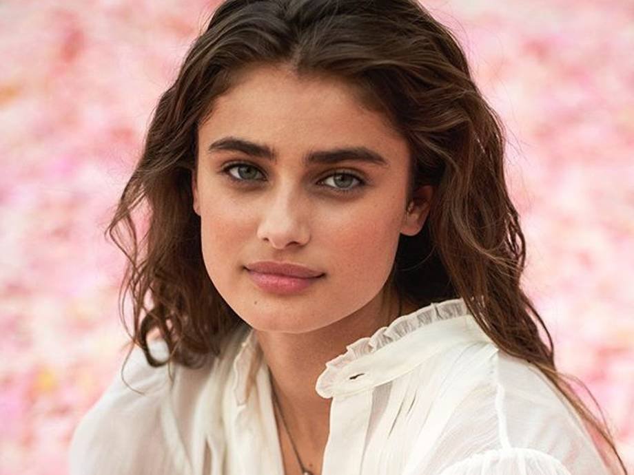 https://www.makeup.com/-/media/project/loreal/brand-sites/mdc/americas/us/articles/2019/07_july/29-taylor-hill-interview/mudc-hero-taylor-hill-ralph-lauren-beyond-romance-07292019.jpg