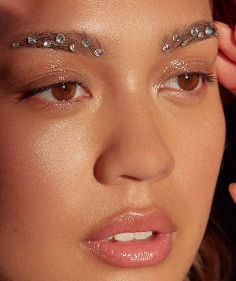 10 Cool Ideas To Add Rhinestones In Your Makeup Routine - Society19