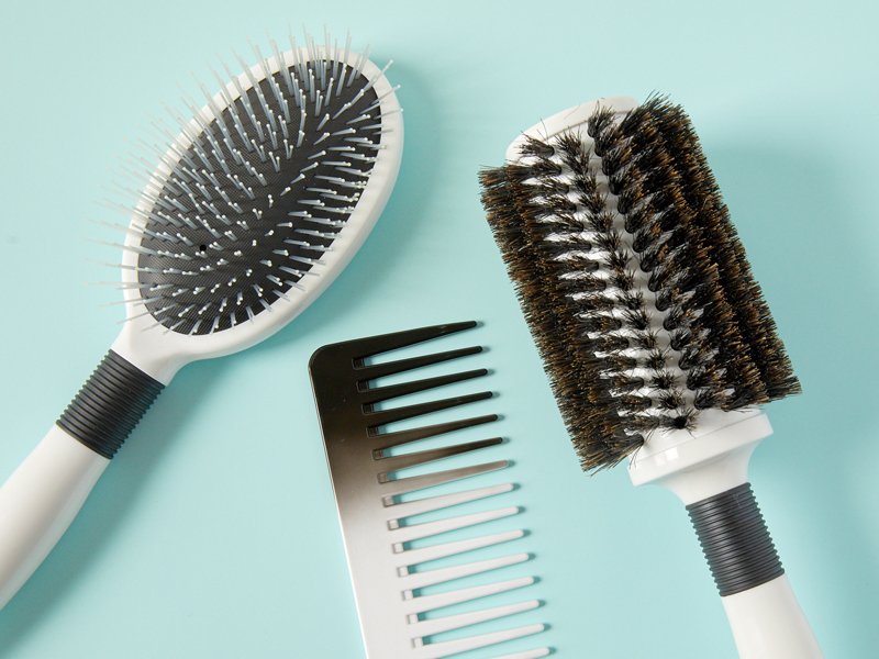The Different Types of Hairbrushes and How to Use Them