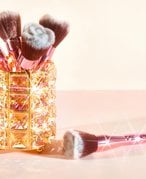 it-cosmetics-flower-brush