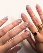 someone with sparkly press on nails